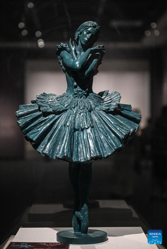 Classic works of contemporary Russian art masters on exhibition in south China's Haikou