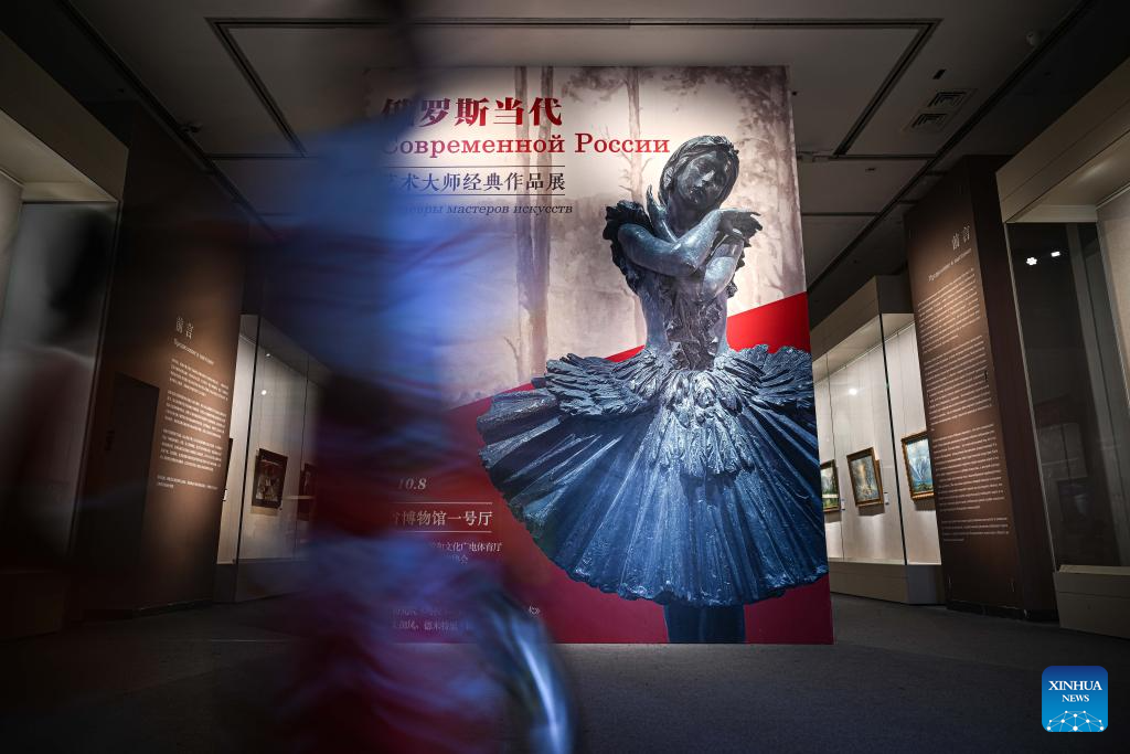 Classic works of contemporary Russian art masters on exhibition in south China's Haikou
