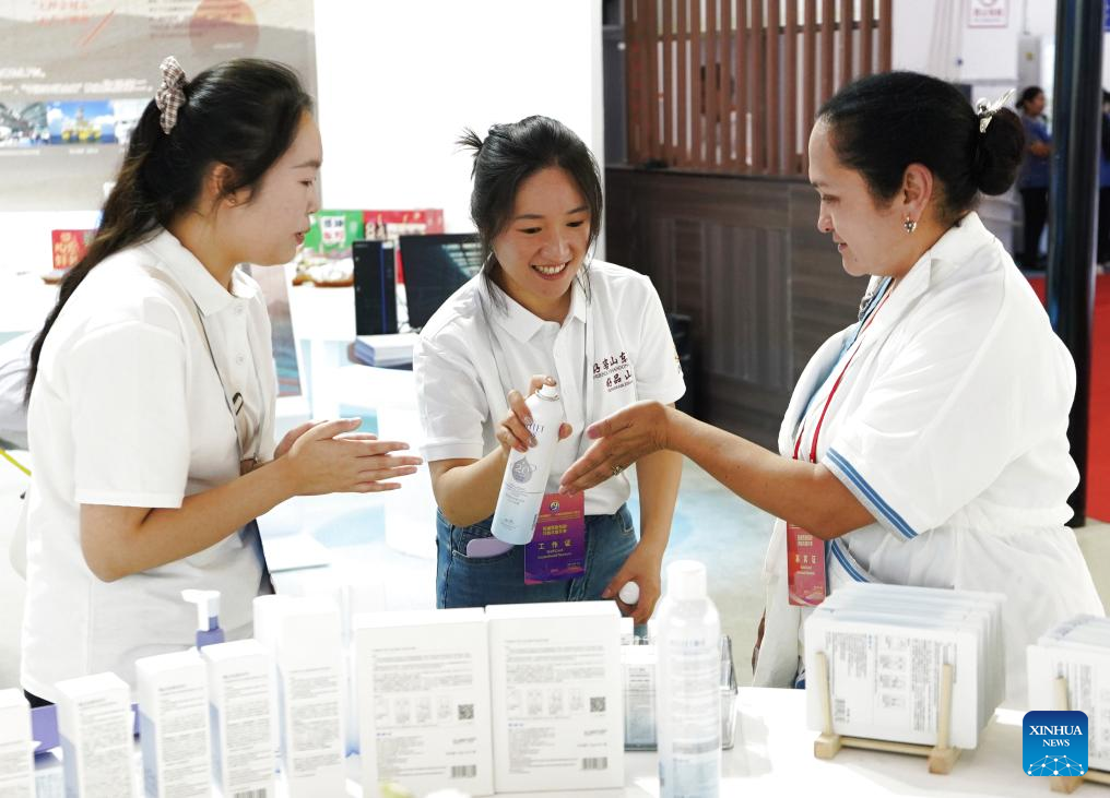 Regional commodity fair opens in Xinjiang's Kashgar