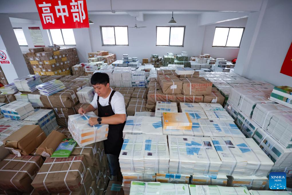 Schools, bookstores across China prepare textbooks for upcoming new semester
