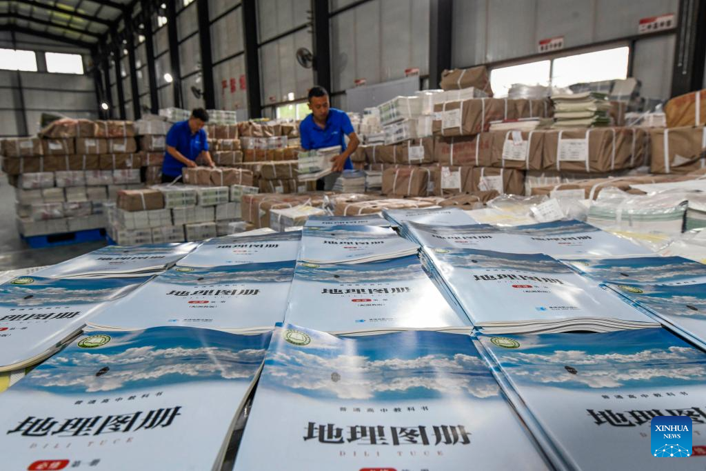 Schools, bookstores across China prepare textbooks for upcoming new semester