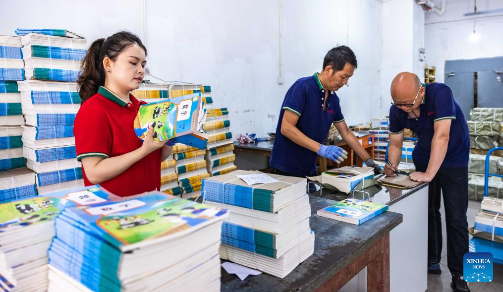 Schools, bookstores across China prepare textbooks for upcoming new semester