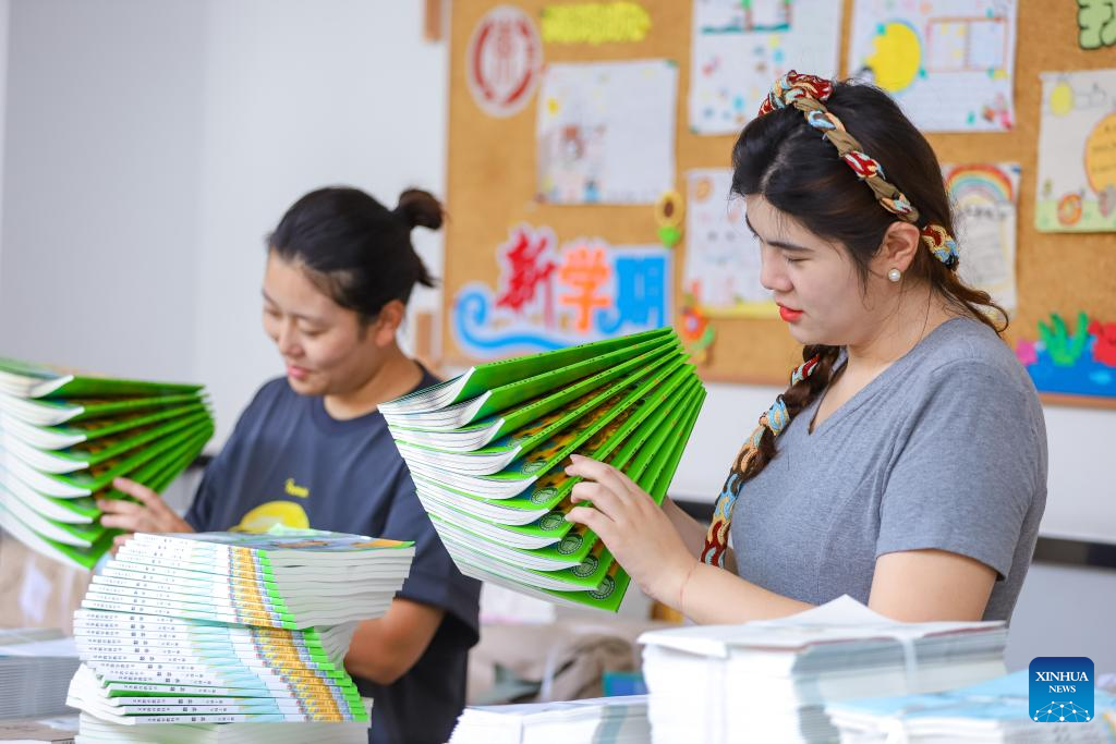 Schools, bookstores across China prepare textbooks for upcoming new semester