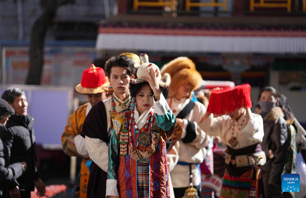 Pic story: inheritor of Lhasa costume making technique in China's Xizang
