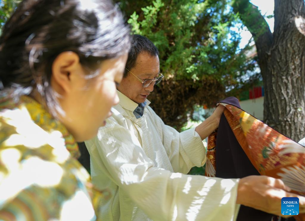 Pic story: inheritor of Lhasa costume making technique in China's Xizang