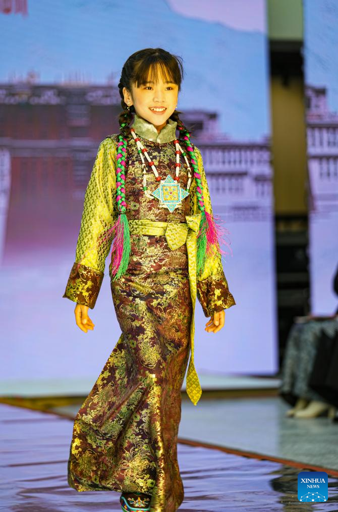 Pic story: inheritor of Lhasa costume making technique in China's Xizang