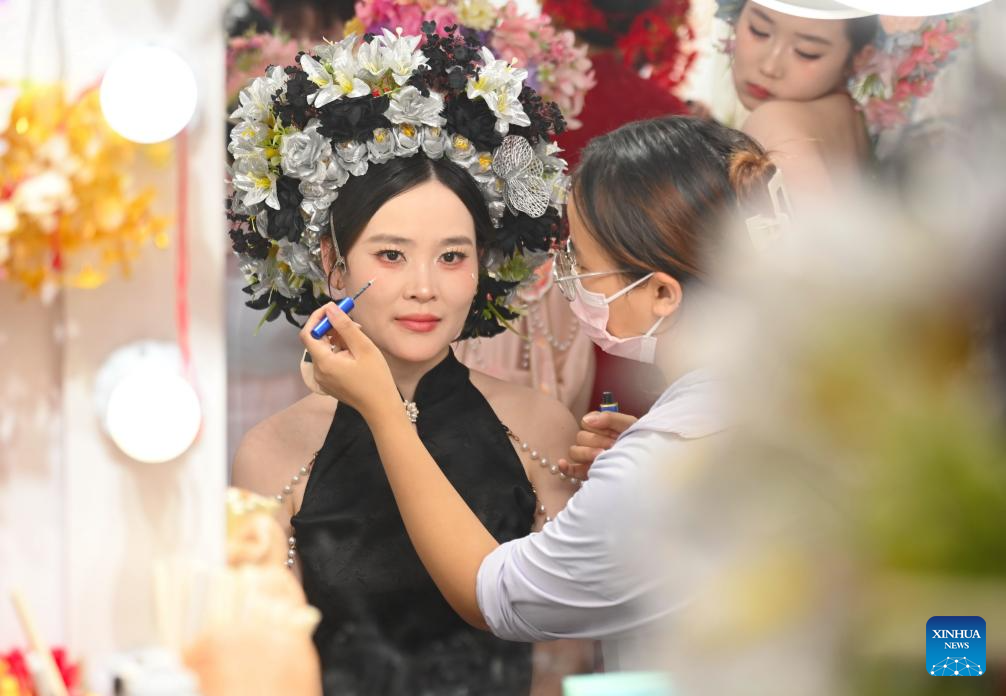 Xunpu flowery headwears drive tourism boom in Fujian's village