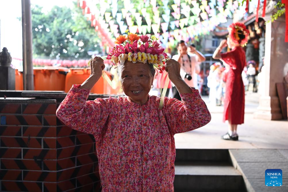 Xunpu flowery headwears drive tourism boom in Fujian's village