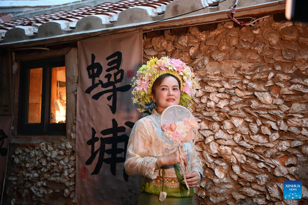 Xunpu flowery headwears drive tourism boom in Fujian's village