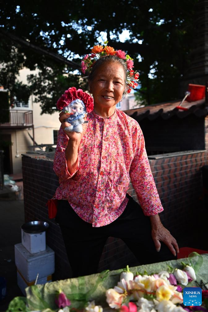 Xunpu flowery headwears drive tourism boom in Fujian's village