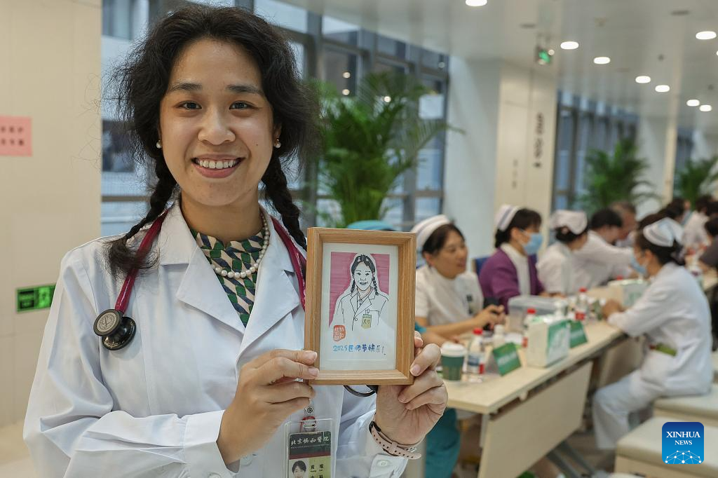 Beijing's hospital holds free clinic event to mark 8th Doctors' Day