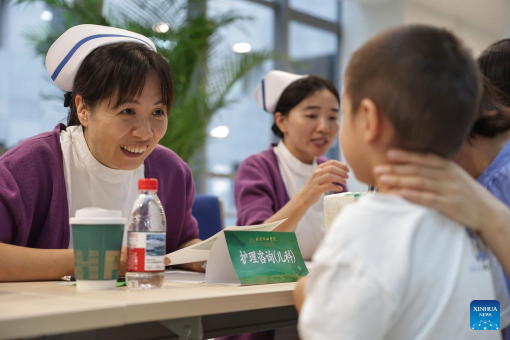 Beijing's hospital holds free clinic event to mark 8th Doctors' Day
