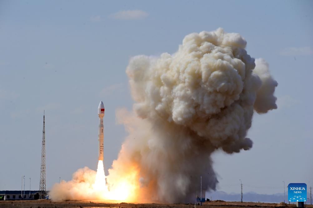 China's Lijian-1 rocket launches seven satellites