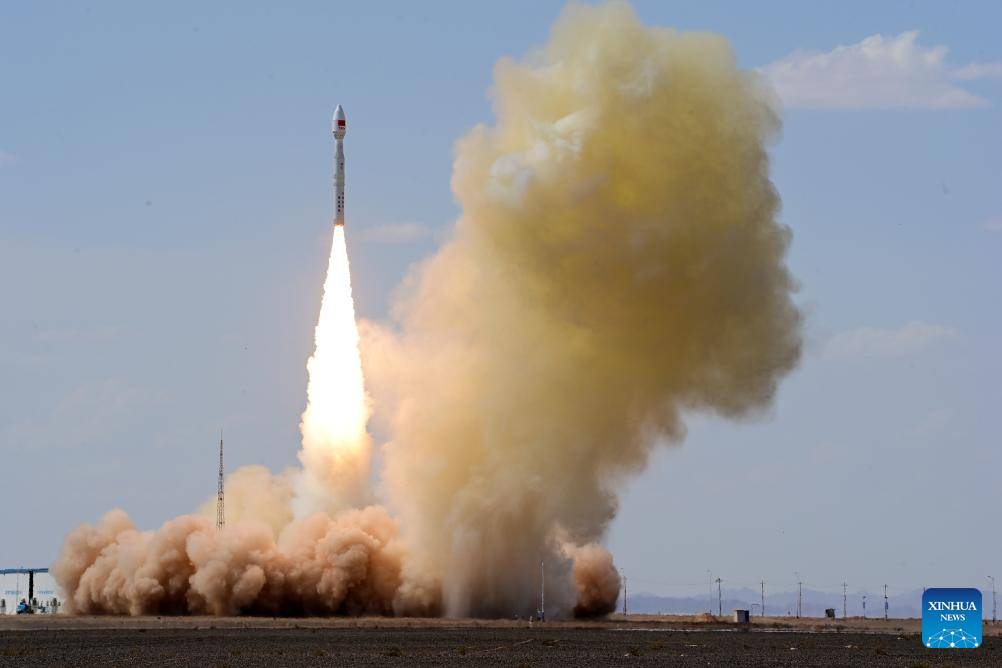 China's Lijian-1 rocket launches seven satellites