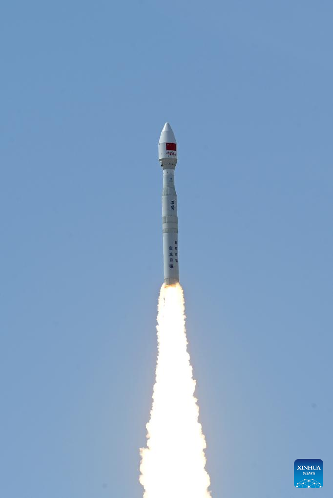 China's Lijian-1 rocket launches seven satellites