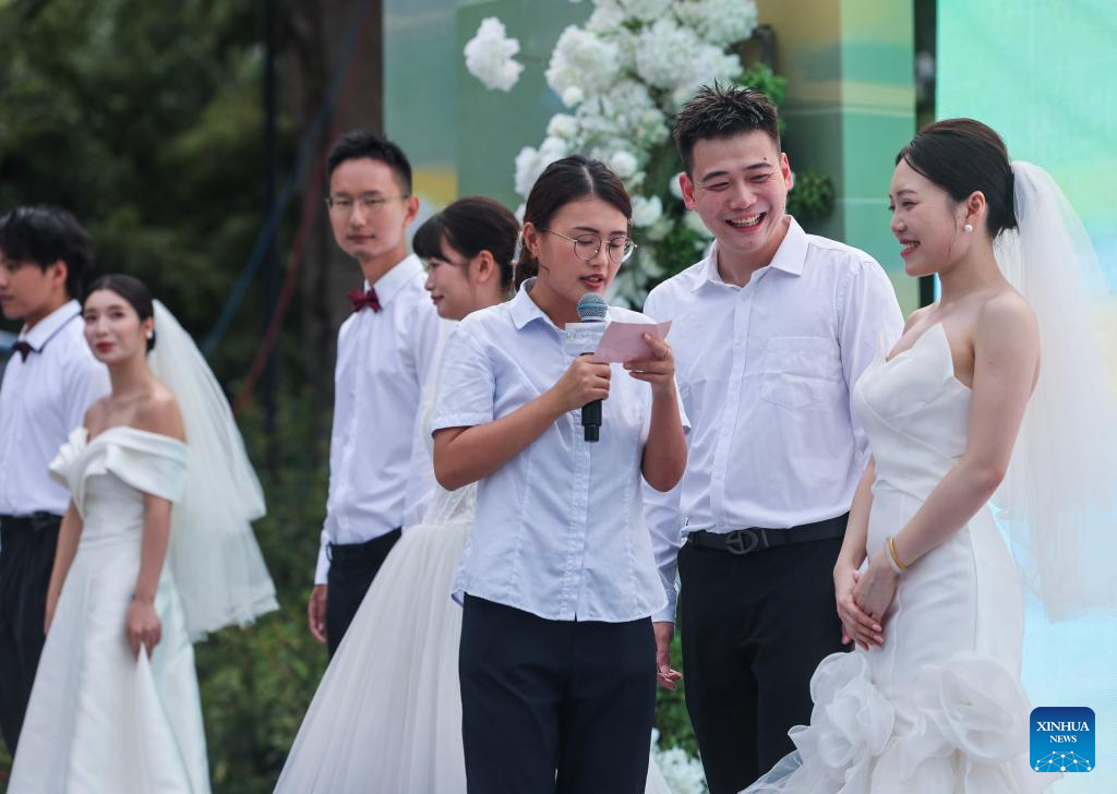 Group wedding ceremony held to mark traditional Qixi Festival in E China