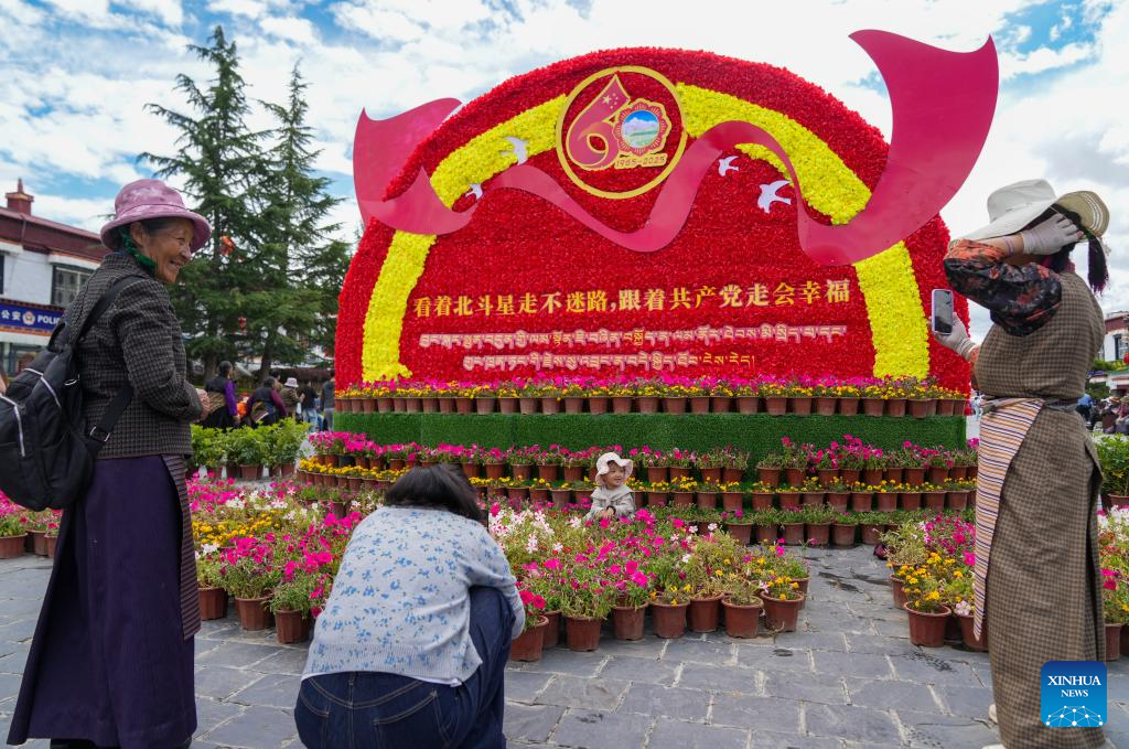 Streets of Lhasa adorned with lanterns, decorations to celebrate 60th founding anniv. of Xizang Autonomous Region