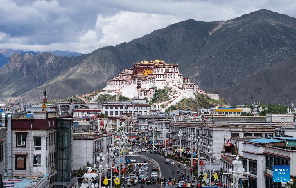 Streets of Lhasa adorned with lanterns, decorations to celebrate 60th founding anniv. of Xizang Autonomous Region