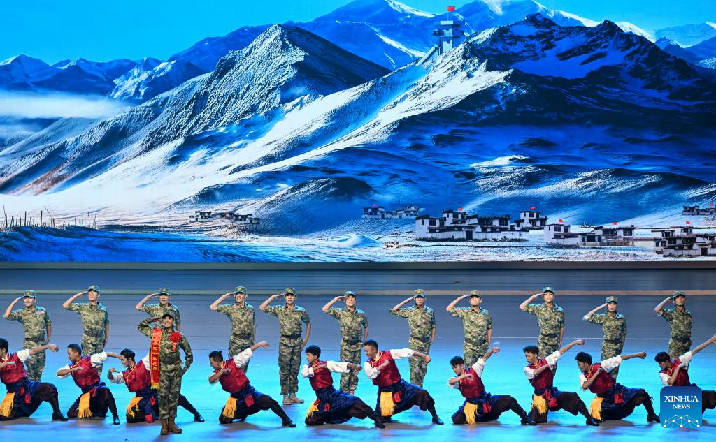 Gala held in Lhasa to mark 60th founding anniv. of Xizang Autonomous Region
