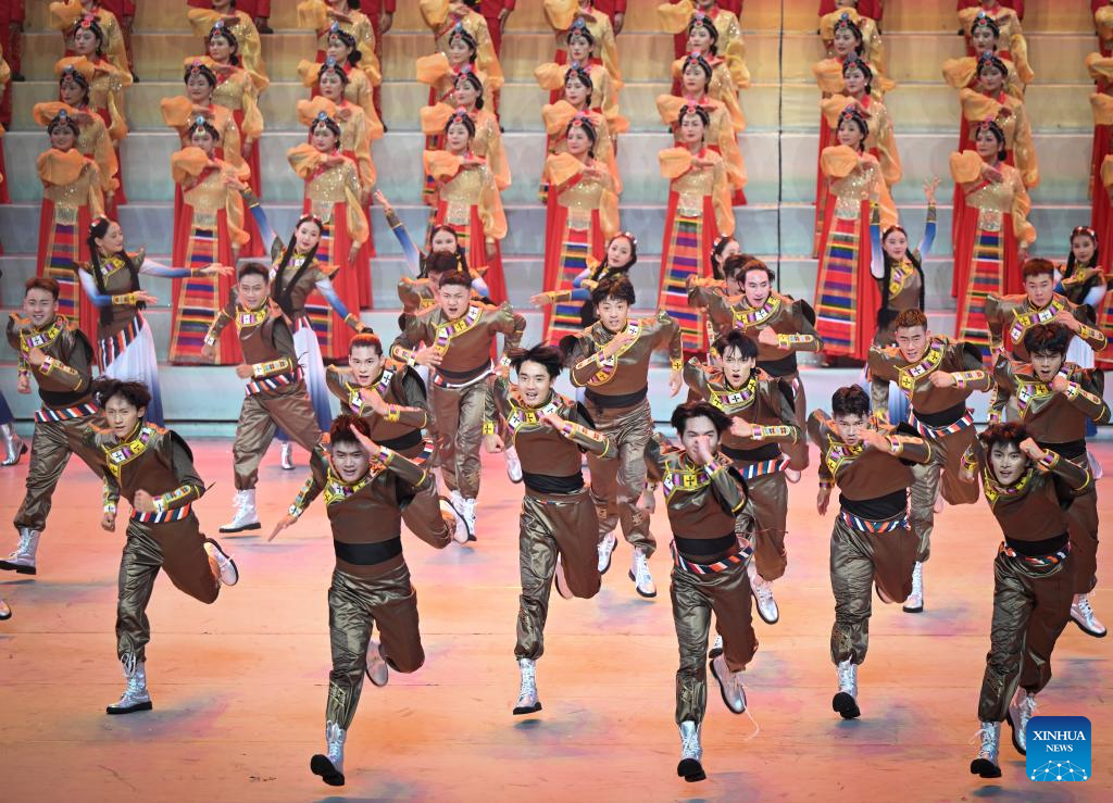 Gala held in Lhasa to mark 60th founding anniv. of Xizang Autonomous Region