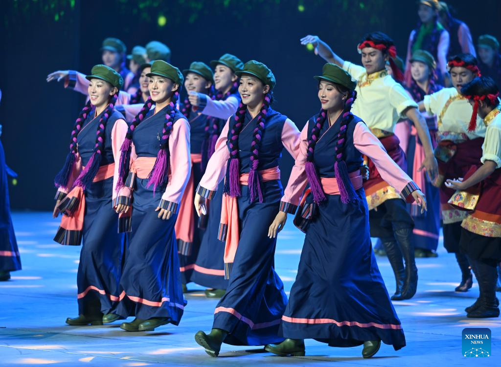 Gala held in Lhasa to mark 60th founding anniv. of Xizang Autonomous Region