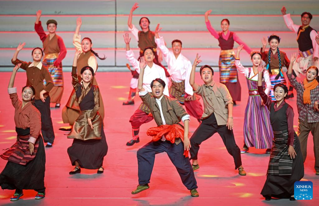 Gala held in Lhasa to mark 60th founding anniv. of Xizang Autonomous Region