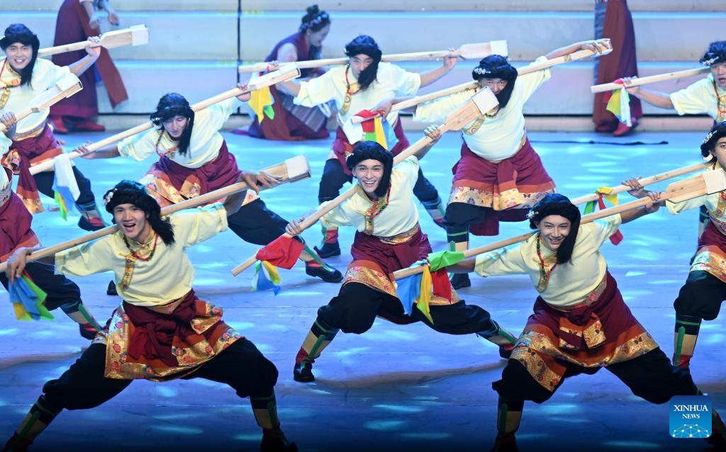 Gala held in Lhasa to mark 60th founding anniv. of Xizang Autonomous Region