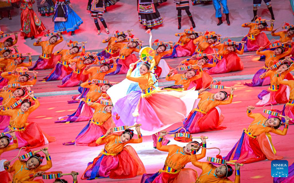 Gala held in Lhasa to mark 60th founding anniv. of Xizang Autonomous Region