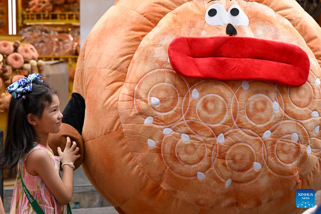 Grand Bazaar enters peak tourism season in China's Xinjiang