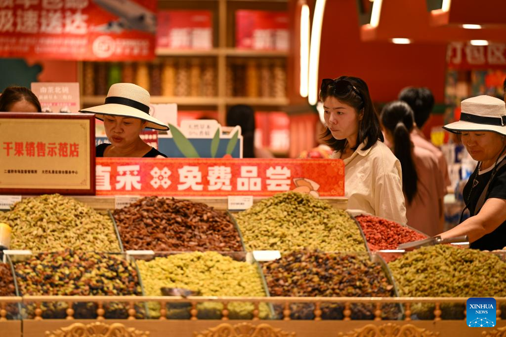 Grand Bazaar enters peak tourism season in China's Xinjiang