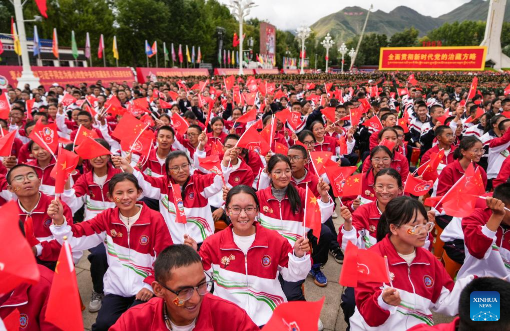 People join in celebration of Xizang Autonomous Region's 60th founding anniversary