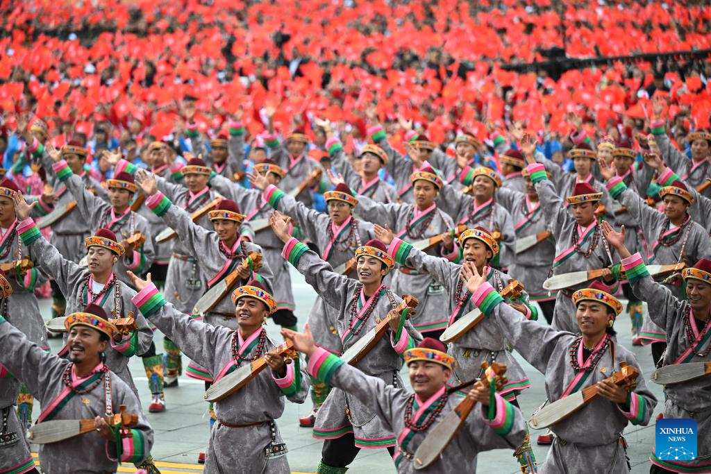 People join in celebration of Xizang Autonomous Region's 60th founding anniversary