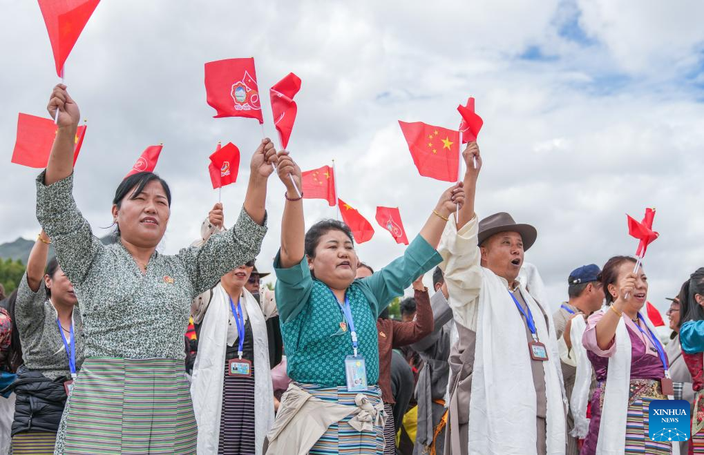 People join in celebration of Xizang Autonomous Region's 60th founding anniversary