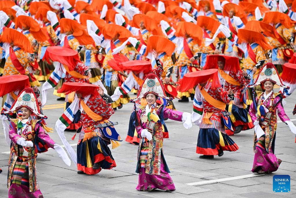 People join in celebration of Xizang Autonomous Region's 60th founding anniversary