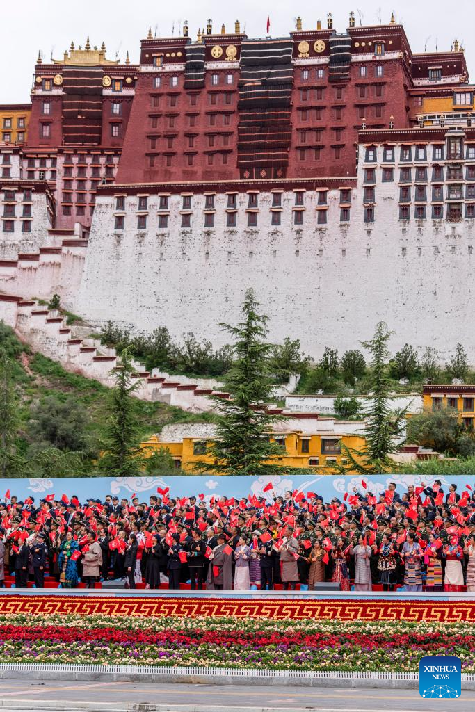 People join in celebration of Xizang Autonomous Region's 60th founding anniversary