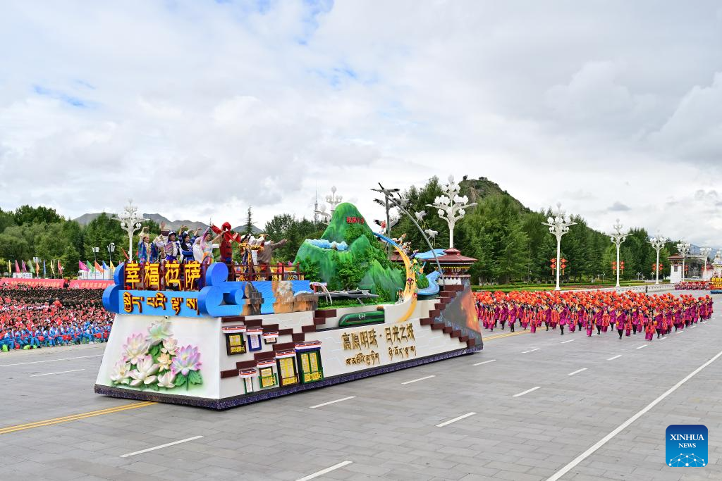 People join in celebration of Xizang Autonomous Region's 60th founding anniversary