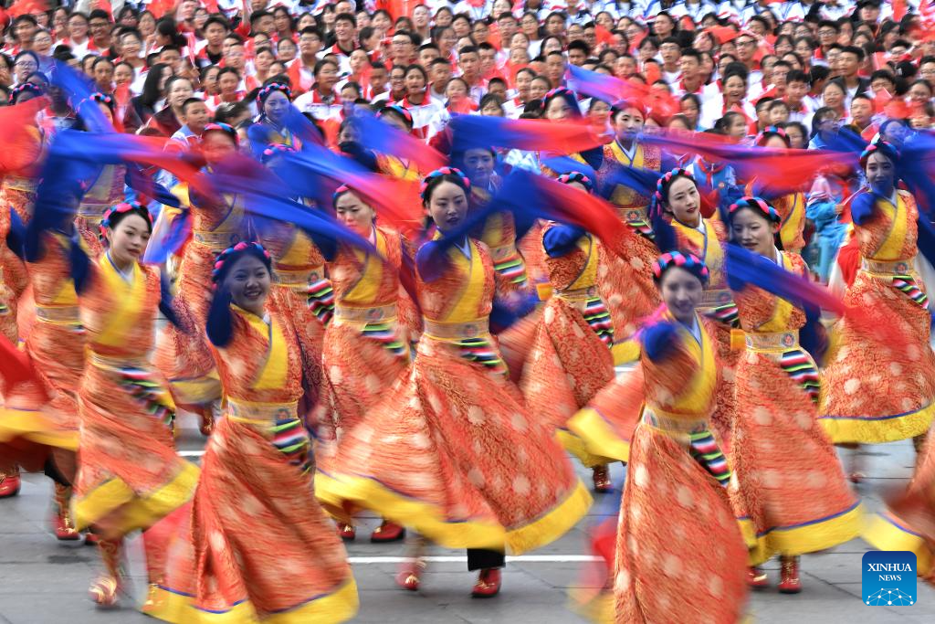 People join in celebration of Xizang Autonomous Region's 60th founding anniversary