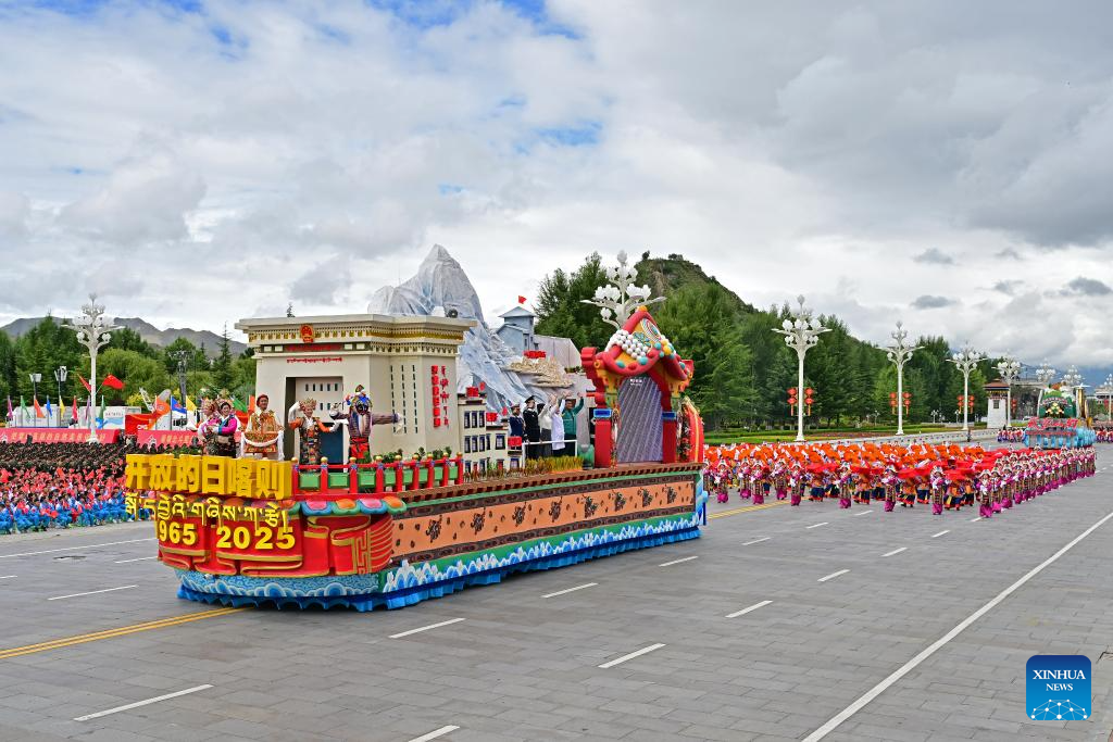 People join in celebration of Xizang Autonomous Region's 60th founding anniversary