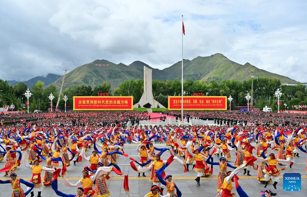 People join in celebration of Xizang Autonomous Region's 60th founding anniversary