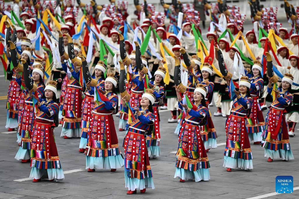People join in celebration of Xizang Autonomous Region's 60th founding anniversary