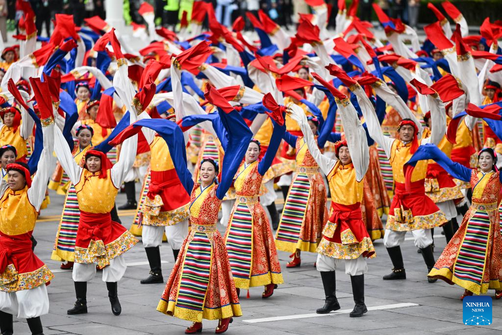 People join in celebration of Xizang Autonomous Region's 60th founding anniversary