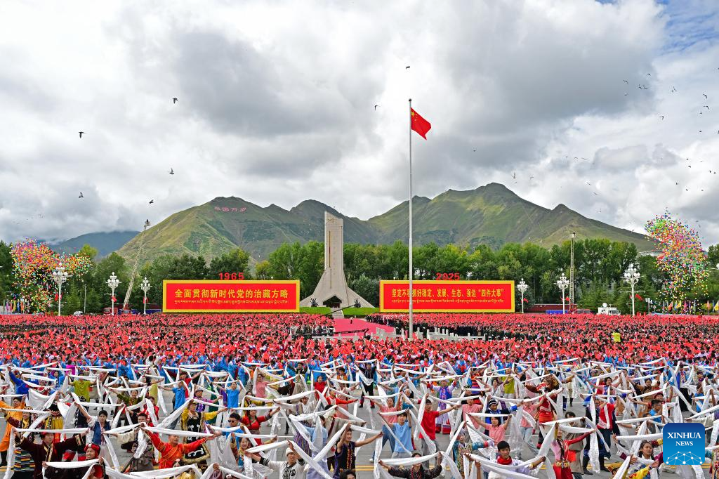 People join in celebration of Xizang Autonomous Region's 60th founding anniversary