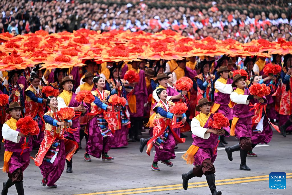 People join in celebration of Xizang Autonomous Region's 60th founding anniversary