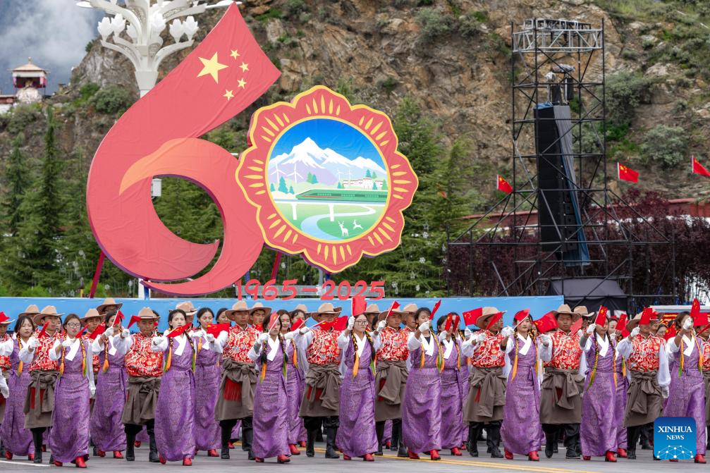 People join in celebration of Xizang Autonomous Region's 60th founding anniversary