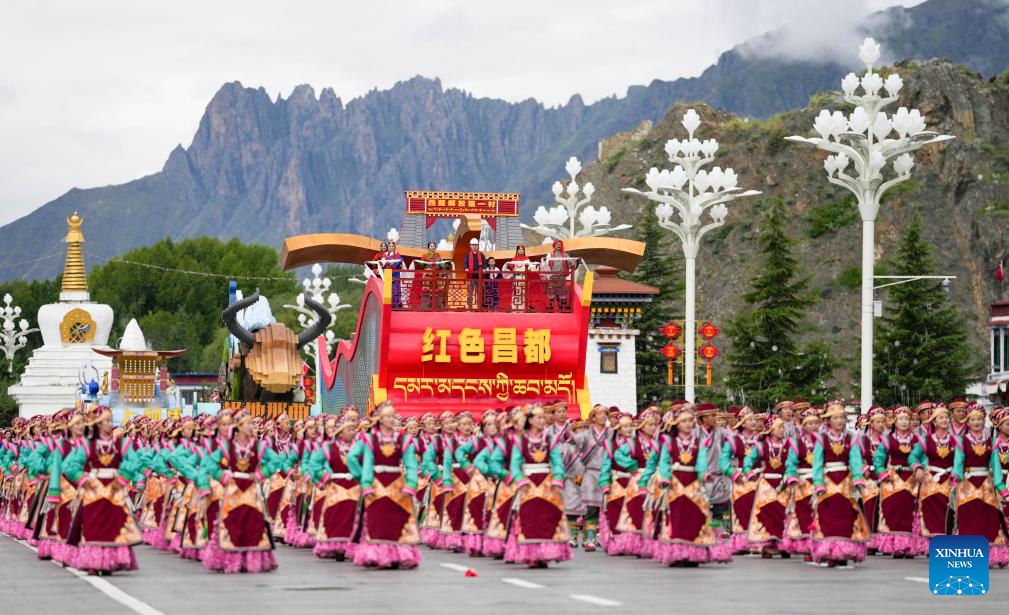 People join in celebration of Xizang Autonomous Region's 60th founding anniversary