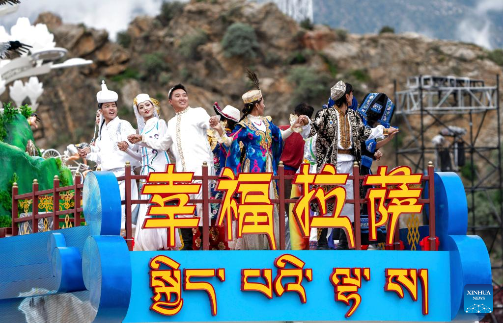 People join in celebration of Xizang Autonomous Region's 60th founding anniversary