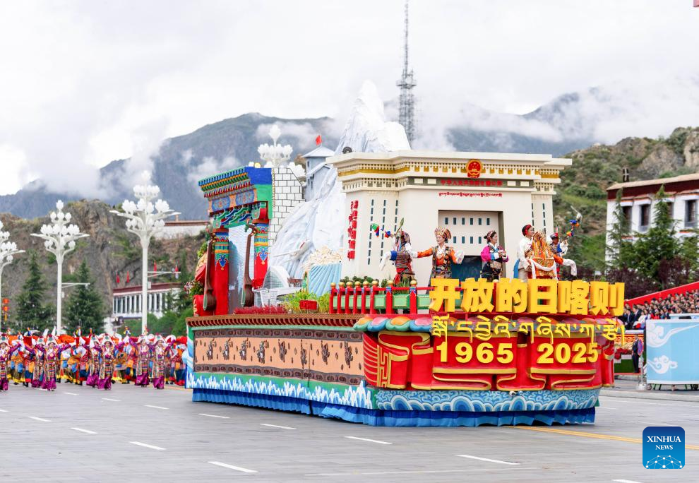 People join in celebration of Xizang Autonomous Region's 60th founding anniversary