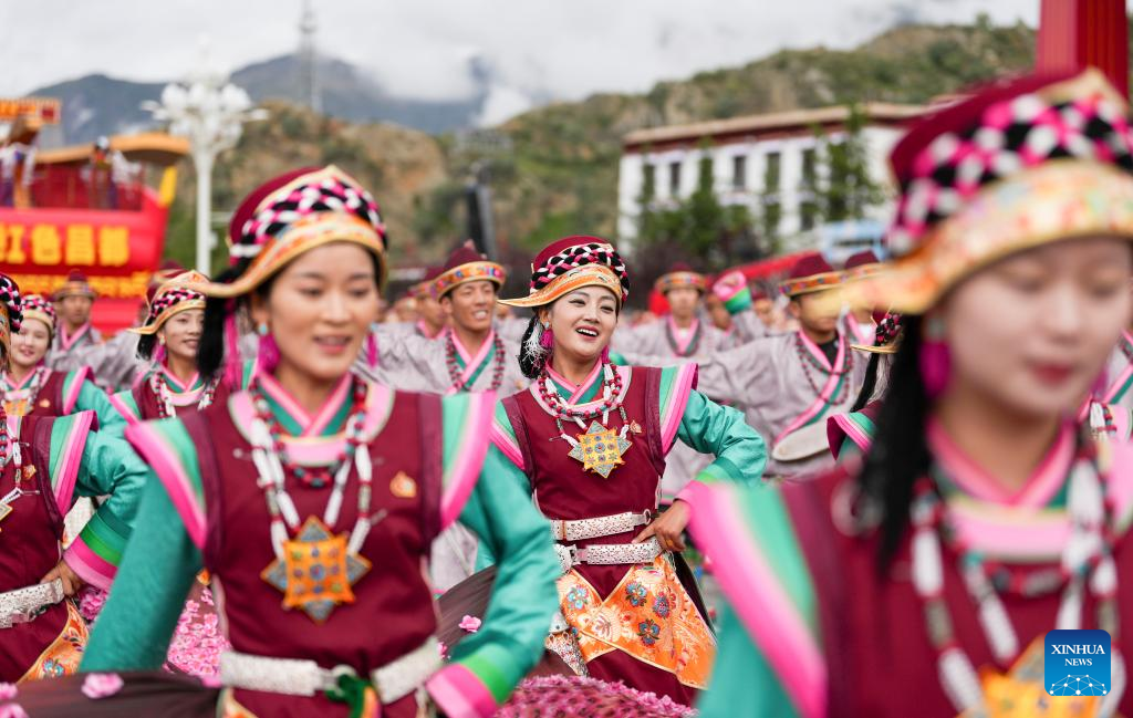 People join in celebration of Xizang Autonomous Region's 60th founding anniversary