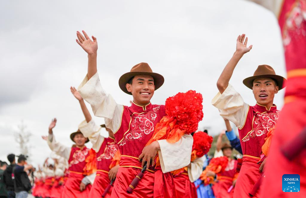 People join in celebration of Xizang Autonomous Region's 60th founding anniversary