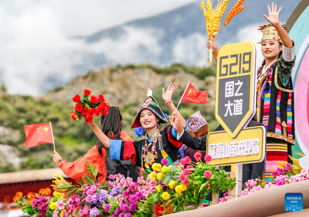 People join in celebration of Xizang Autonomous Region's 60th founding anniversary